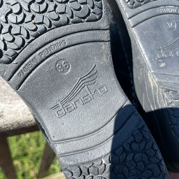 Dansko size 6 Snakeskin patterned clogs - Picture 6 of 11